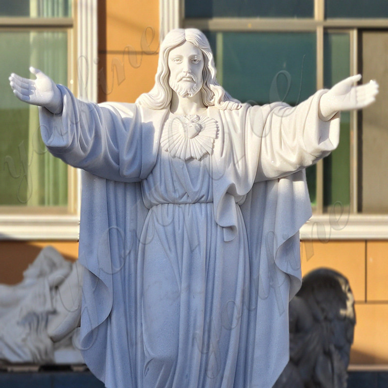 scared-heart-of-Jesus-statue